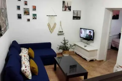 Una televisión o centro de entretenimiento en Apartamento Beatas Parking Gratis Centro Histórico