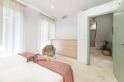 Cama o camas de una habitación en BS Brand New Triplex Private terrace downtown Parking