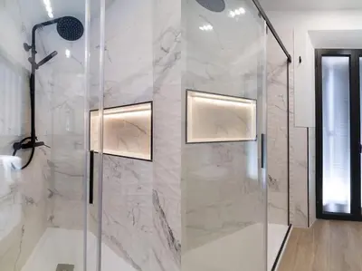 Un baño de BS Brand New Triplex Private terrace downtown Parking