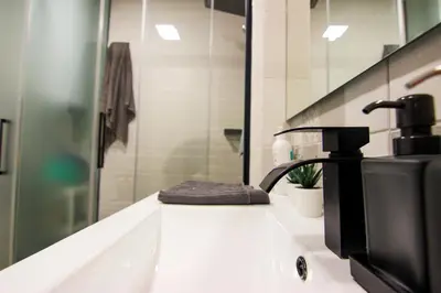 Un baño de RentalSevilla Reposo