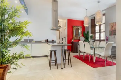 Una cocina o zona de cocina en Panther Home Alfalfa