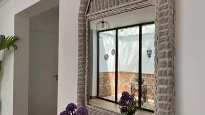 Plano de Casa rural acogedora con chimenea y vistas al atardecer