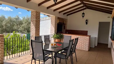 Un balcón o terraza de Casa rural acogedora con chimenea y vistas al atardecer