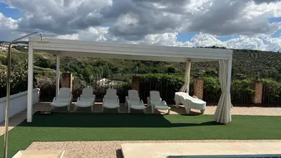 Jardín al aire libre en Casa rural acogedora con chimenea y vistas al atardecer