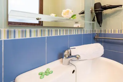 Un baño de CASA ANGELITA Caminito del Rey, Apartamento con cocina en el centro de Andalucía