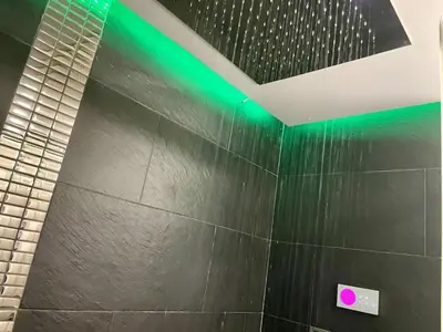 Un baño de NUEVO!! Apartamento Lujo&Confort. PARKING