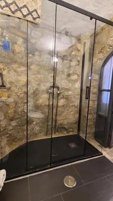 Un baño de CASA CUEVA A-TIPICA