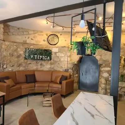CASA CUEVA A-TIPICA
