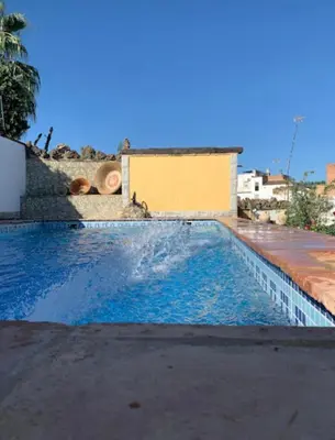 Piscina en o cerca de Casa rural el castillo