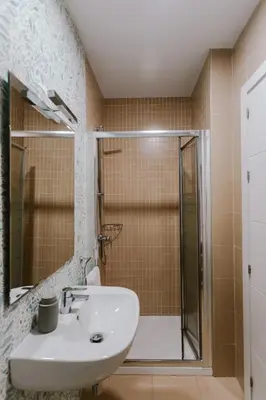 Un baño de Apto. con terraza privada centro