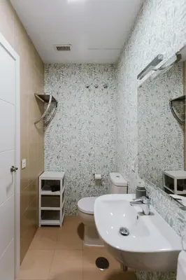 Un baño de Apto. con terraza privada centro
