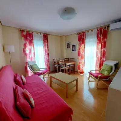 Cama o camas de una habitación en EN CÁ TITO. Luminoso y céntrico. Sevilla auténtica