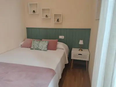 Cama o camas de una habitación en APARTAMENTO PUERTA DE CÓRDOBA- Exterior con balcones