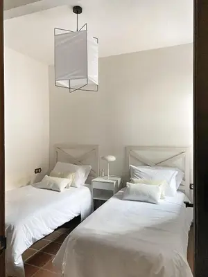 Cama o camas de una habitación en Santa Marina Suite Córdoba con Patio Andalusí