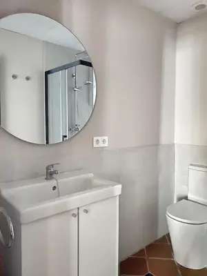 Un baño de Santa Marina Suite Córdoba con Patio Andalusí