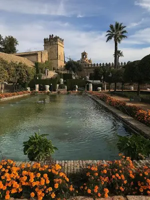 Jardín al aire libre en Santa Marina Suite Córdoba con Patio Andalusí