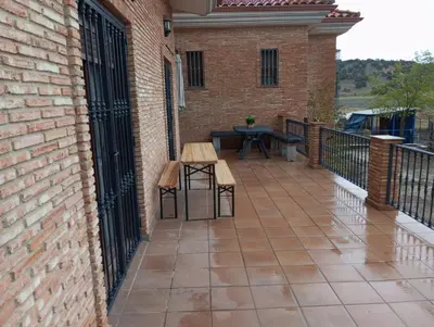 Un balcón o terraza de VILLA BILBILIS con piscina privada, barbacoa y parking