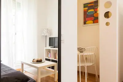 Una televisión o centro de entretenimiento en Peral Home Cozy Apartment