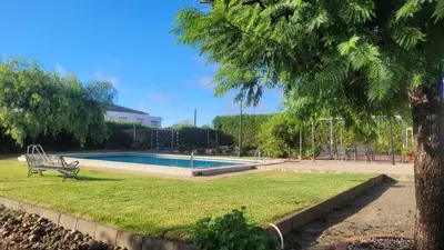 Piscina en o cerca de Los Candiles