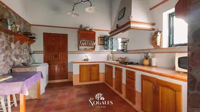 Una cocina o zona de cocina en Los Nogales Casa Rural