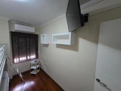 Una televisión o centro de entretenimiento en Magnífico alojamiento cerca de Mezquita catedral