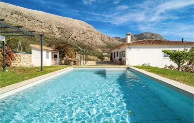 Piscina en o cerca de 4 Bedroom Beautiful Home In Periana