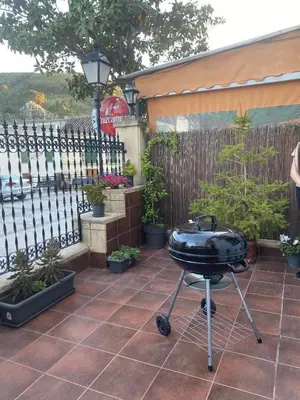Barbacoa disponible para clientes en la casa o chalet