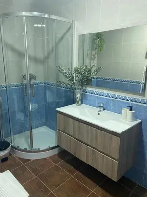 Un baño de Balcón de la Plaza