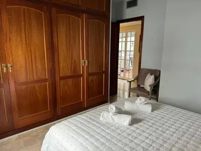 Cama o camas de una habitación en Apartamento Buen Pastor con parking gratuito