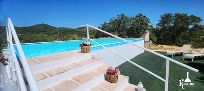 Piscina en o cerca de La Kasona del mirador
