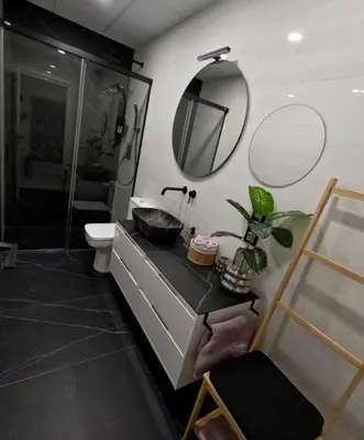 Un baño de Loft Puerta de Capitulares