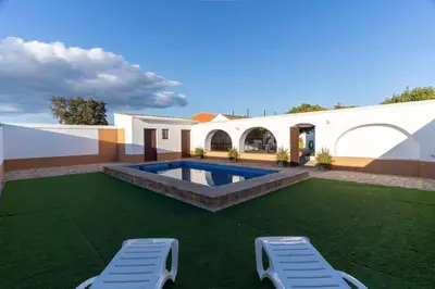 Piscina en o cerca de EL NOGAL