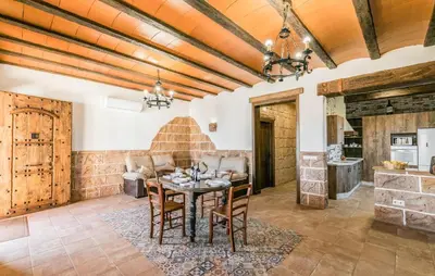 Una cocina o zona de cocina en Nice Home In Casariche With Wifi