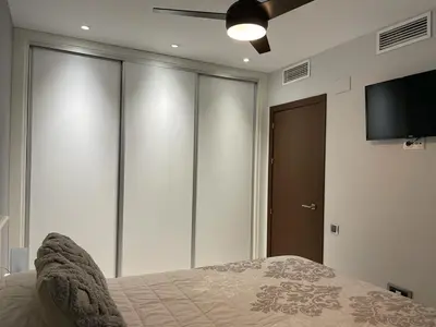 Una televisión o centro de entretenimiento en TECNOCORDOBA II aparcamiento privado gratuito y piscina