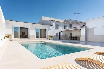 Piscina en o cerca de MalagaSuite Villa Nomada El Torcal