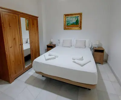 Cama o camas de una habitación en ESTUDIO MORGADO.Tranquilidad. Calle Amor de Dios!