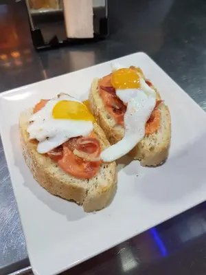 Comida en o cerca de esta casa o chalet