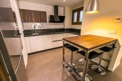 Una cocina o zona de cocina en Pilar8 - Apartamento céntrico y moderno con piscina y parking