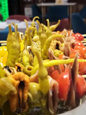 Comida en o cerca de este apartahotel