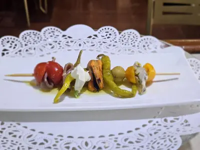 Comida en o cerca de este apartahotel