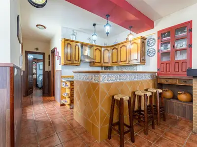 Una cocina o zona de cocina en Cosy holiday home in Villanueva de Tapia with garden