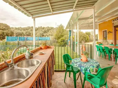 Un balcón o terraza de Cosy holiday home in Villanueva de Tapia with garden