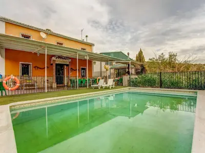 Piscina en o cerca de Cosy holiday home in Villanueva de Tapia with garden