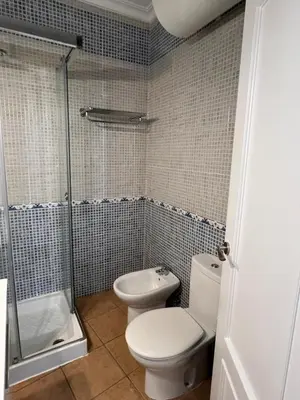 Un baño de APARTAMENTOS JUAN RAMÓN JIMÉNEZ 3