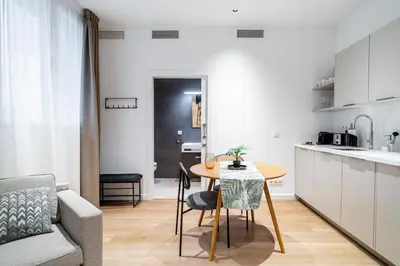 Una cocina o zona de cocina en Limehome Sevilla Ronda de Capuchinos