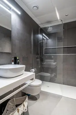 Un baño de Limehome Sevilla Ronda de Capuchinos