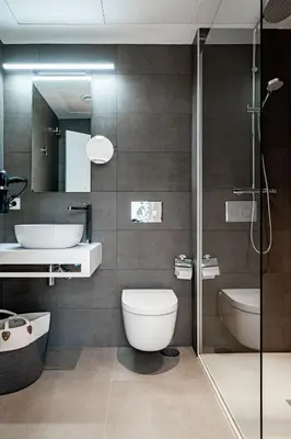 Un baño de Limehome Sevilla Ronda de Capuchinos