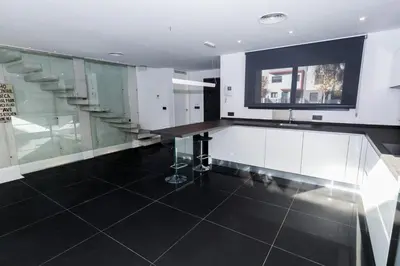 Una cocina o zona de cocina en Casa Bulevar - Exclusiva casa muy moderna en zona tranquila