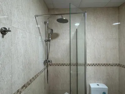 Un baño de MR Apartamentos