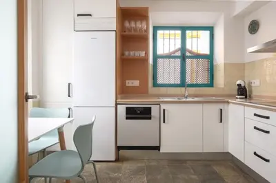 Una cocina o zona de cocina en Alhondiga City Center Private House by Valcambre